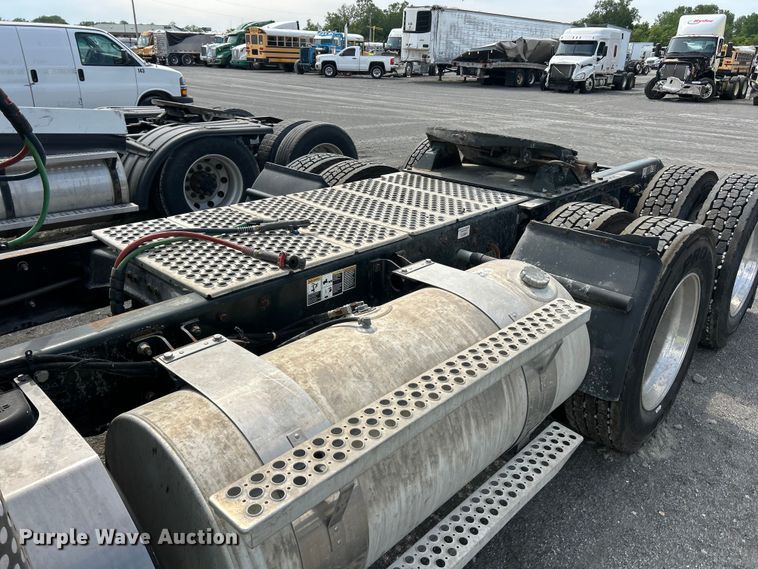 image for item YA3489 2020 Kenworth T880 semi truck