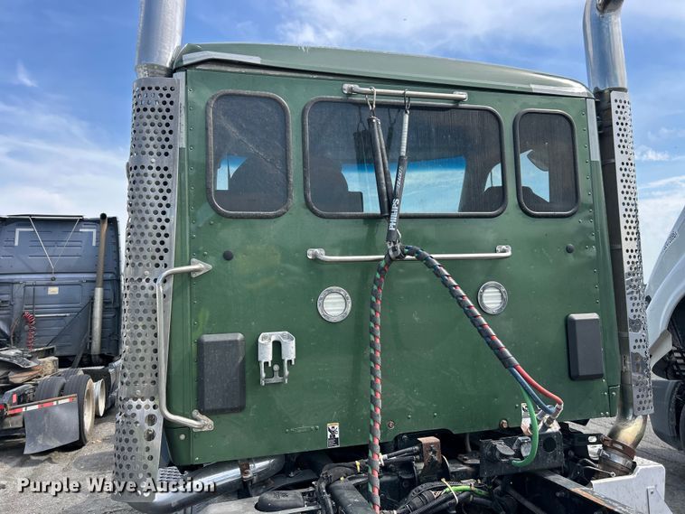 image for item YA3489 2020 Kenworth T880 semi truck