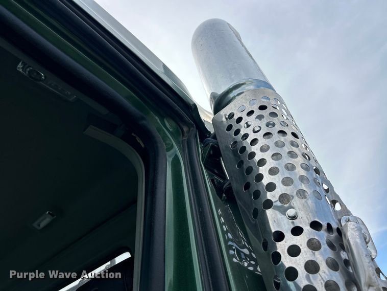 image for item YA3489 2020 Kenworth T880 semi truck