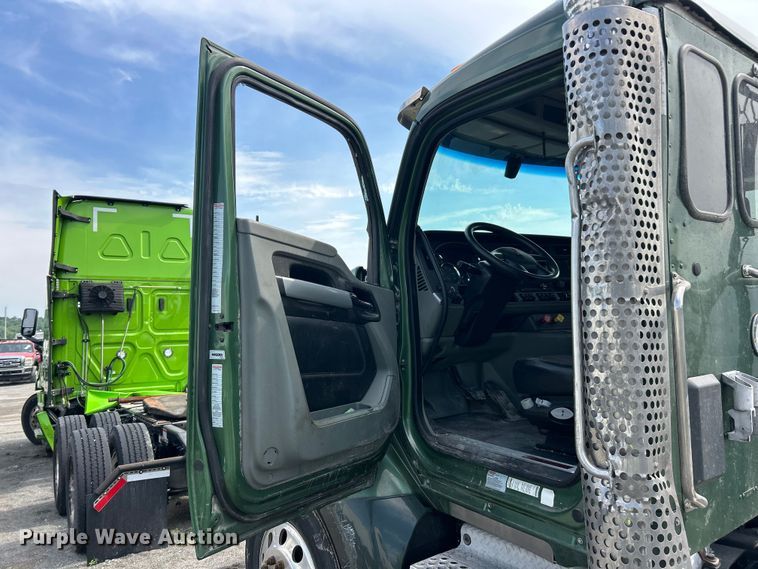 image for item YA3489 2020 Kenworth T880 semi truck
