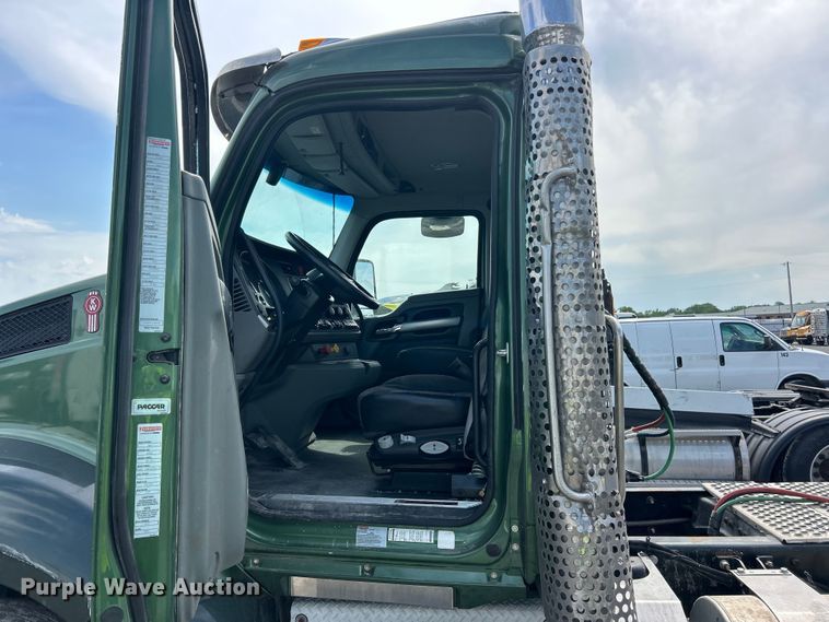 image for item YA3489 2020 Kenworth T880 semi truck