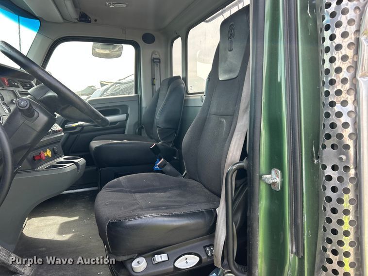 image for item YA3489 2020 Kenworth T880 semi truck