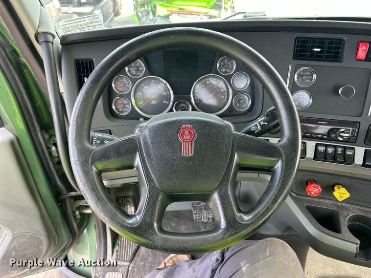 image for item YA3489 2020 Kenworth T880 semi truck