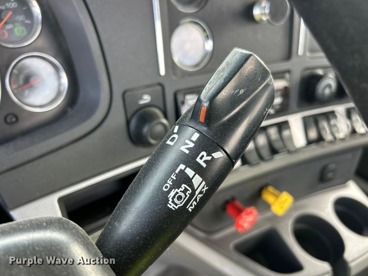 image for item YA3489 2020 Kenworth T880 semi truck