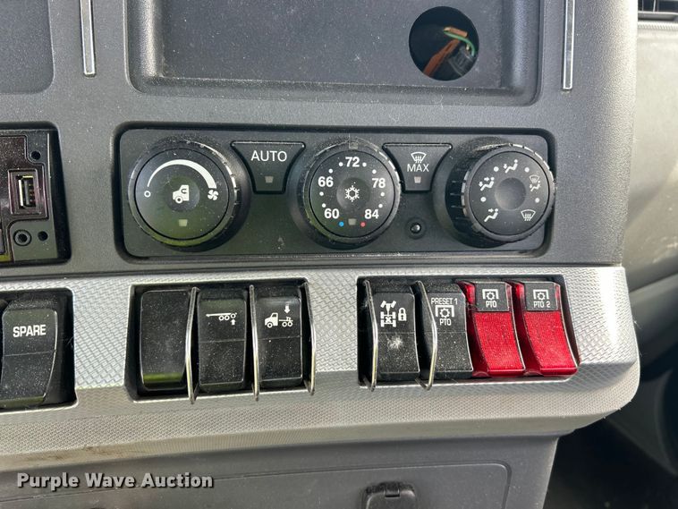 image for item YA3489 2020 Kenworth T880 semi truck
