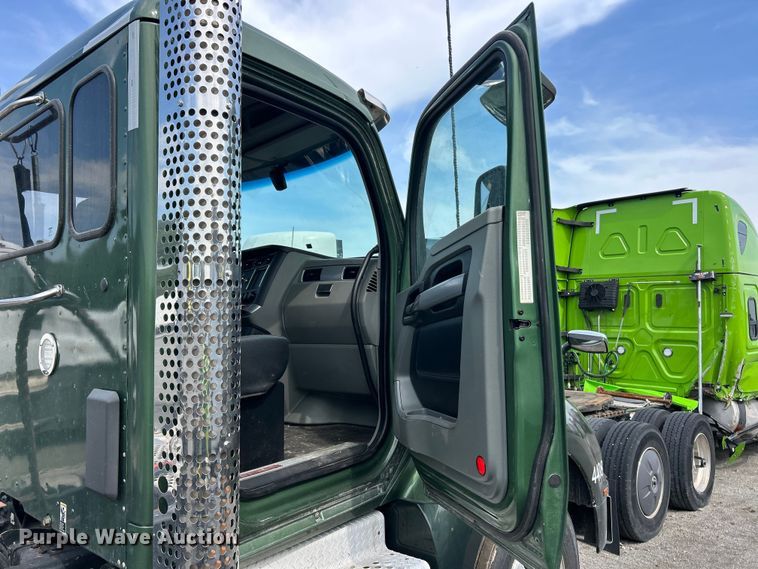 image for item YA3489 2020 Kenworth T880 semi truck