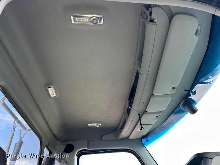 image for item YA3489 2020 Kenworth T880 semi truck