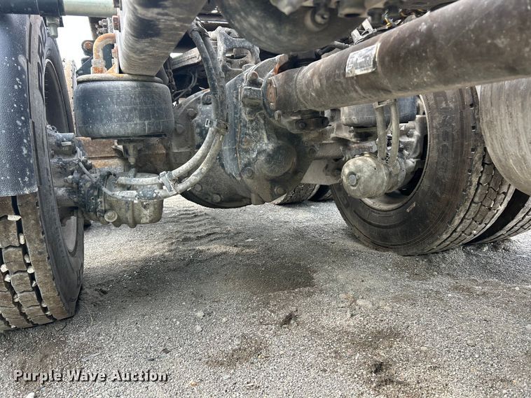 image for item YA3489 2020 Kenworth T880 semi truck
