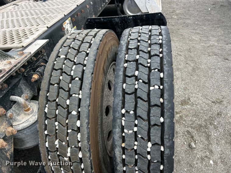 image for item YA3489 2020 Kenworth T880 semi truck