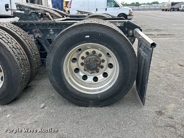 image for item YA3489 2020 Kenworth T880 semi truck
