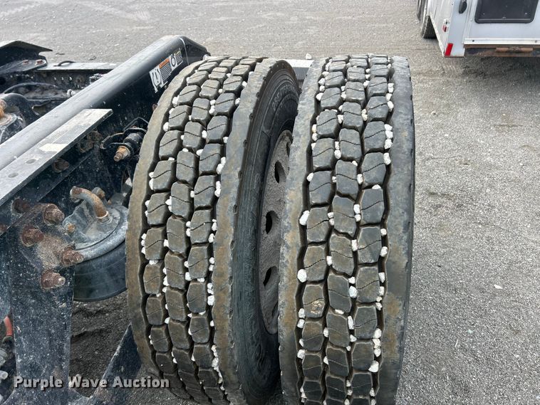 image for item YA3489 2020 Kenworth T880 semi truck