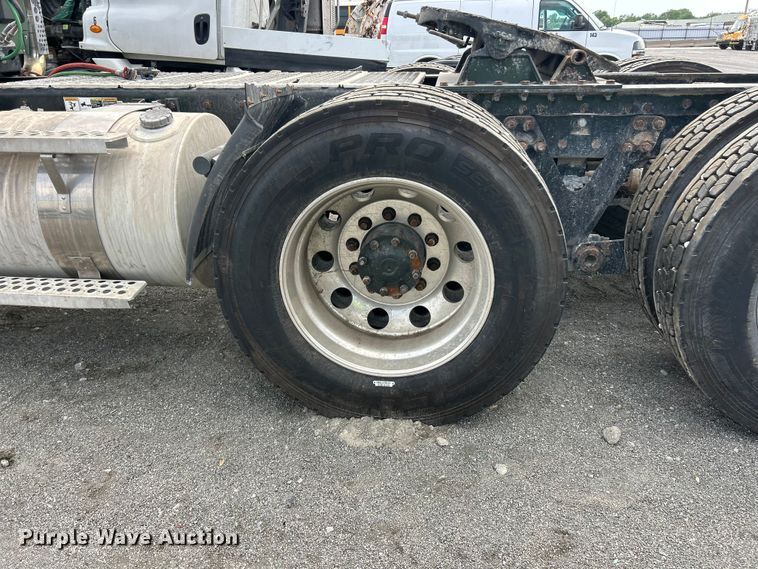 image for item YA3489 2020 Kenworth T880 semi truck