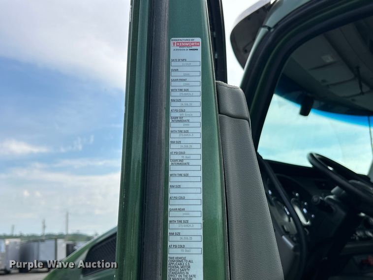 image for item YA3489 2020 Kenworth T880 semi truck