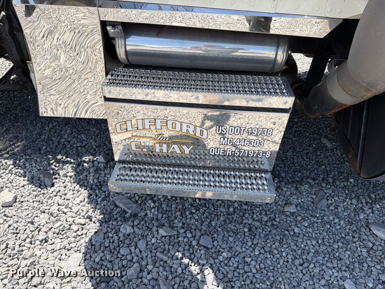image for item YA3638 2024 Peterbilt 389 semi truck