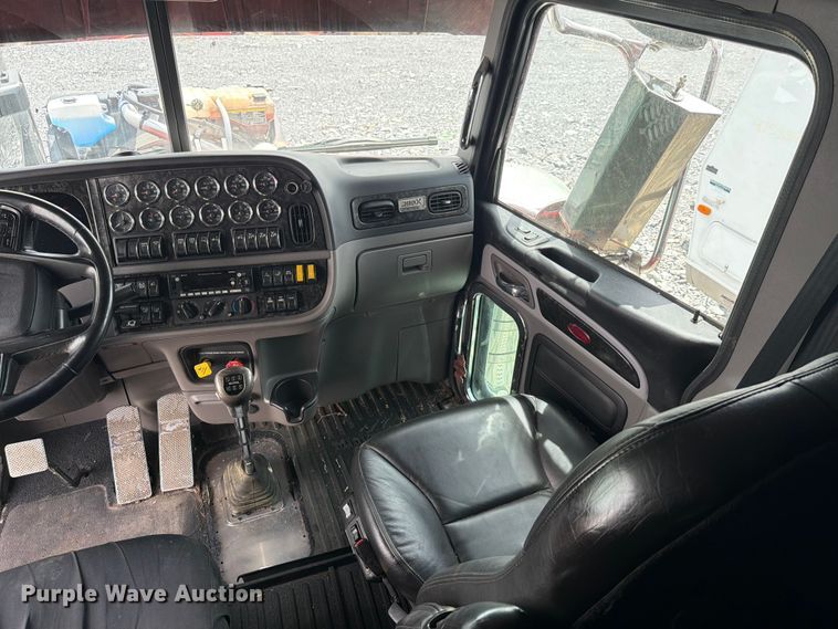 image for item YA3638 2024 Peterbilt 389 semi truck