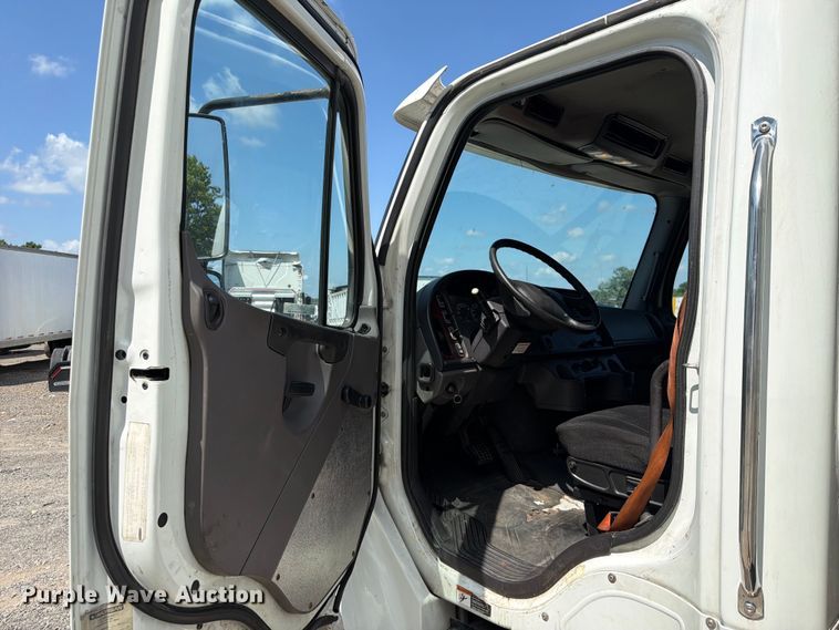 image for item YA3805 2015 Freightliner Business Class M2 box truck