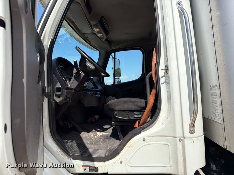 image for item YA3805 2015 Freightliner Business Class M2 box truck