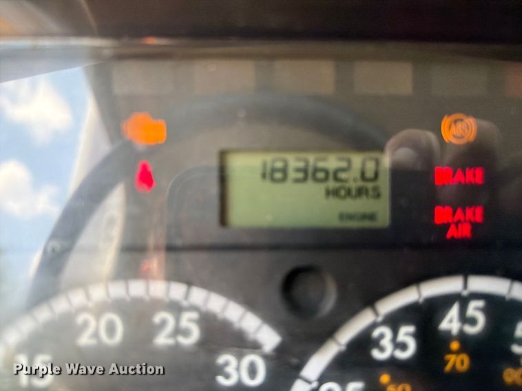 image for item YA3805 2015 Freightliner Business Class M2 box truck