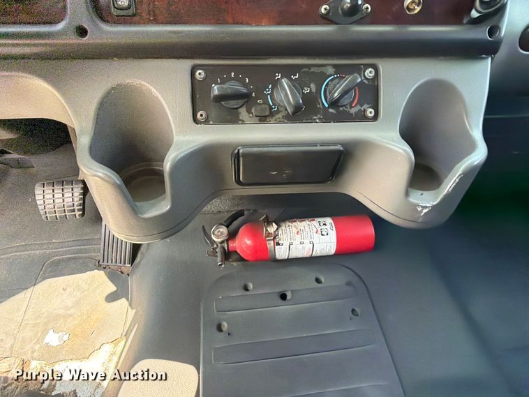 image for item YA3805 2015 Freightliner Business Class M2 box truck