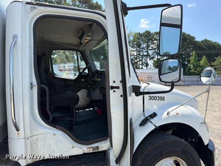image for item YA3805 2015 Freightliner Business Class M2 box truck
