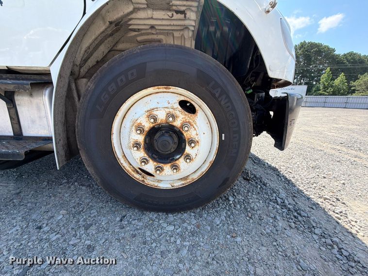 image for item YA3805 2015 Freightliner Business Class M2 box truck