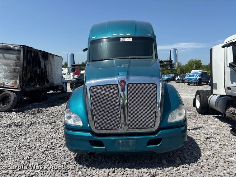 image for item YA3859 2021 Kenworth T680 semi truck