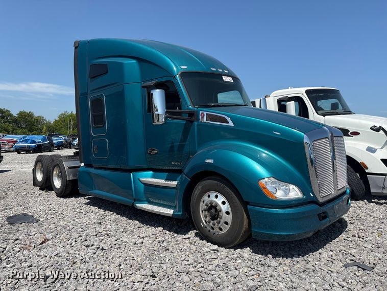 image for item YA3859 2021 Kenworth T680 semi truck