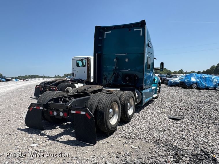 image for item YA3859 2021 Kenworth T680 semi truck