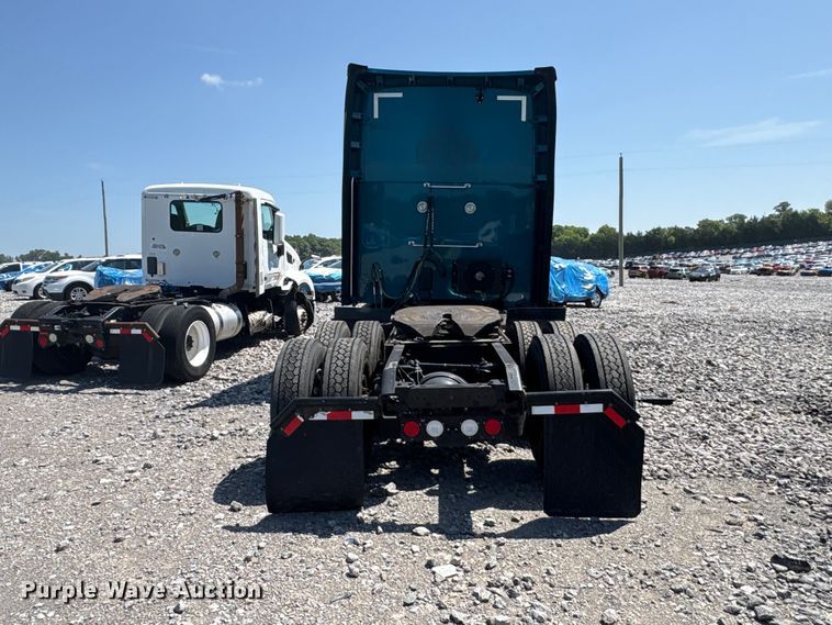 image for item YA3859 2021 Kenworth T680 semi truck