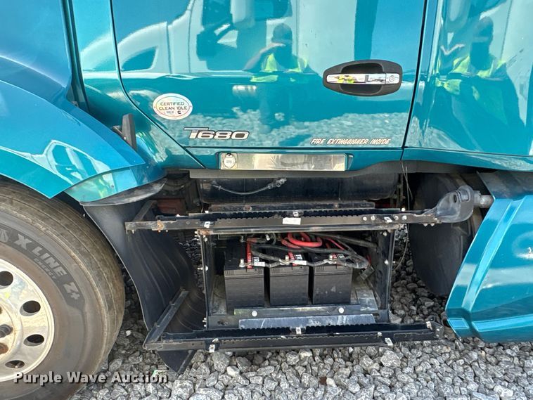 image for item YA3859 2021 Kenworth T680 semi truck