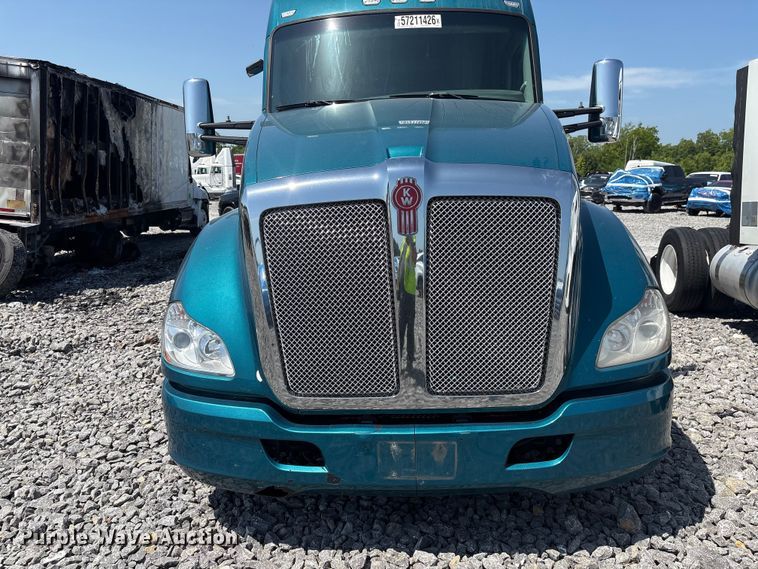 image for item YA3859 2021 Kenworth T680 semi truck