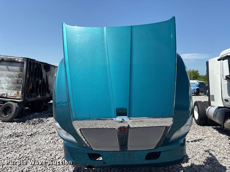 image for item YA3859 2021 Kenworth T680 semi truck