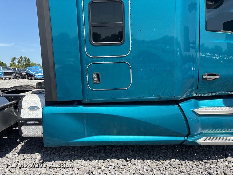 image for item YA3859 2021 Kenworth T680 semi truck