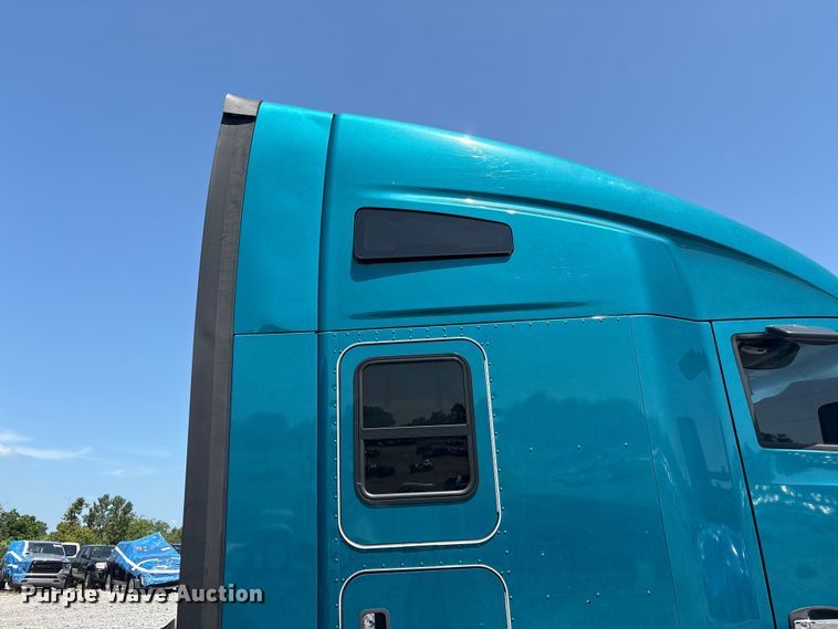 image for item YA3859 2021 Kenworth T680 semi truck