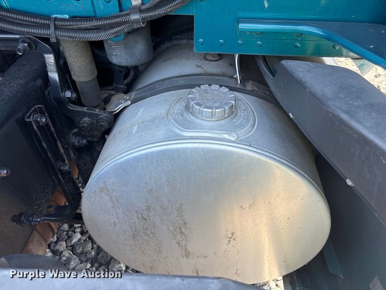 image for item YA3859 2021 Kenworth T680 semi truck