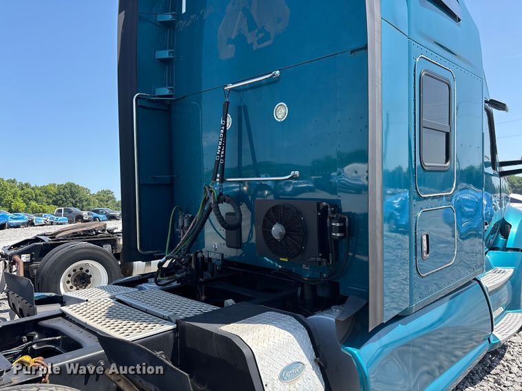 image for item YA3859 2021 Kenworth T680 semi truck