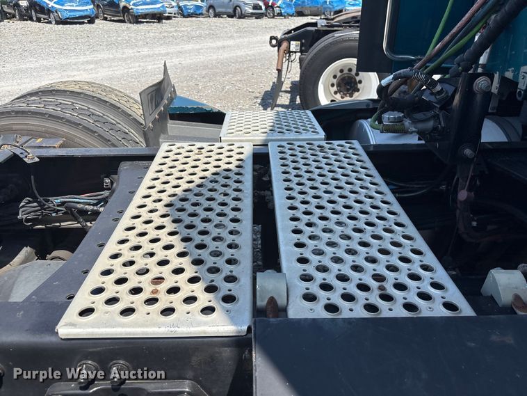 image for item YA3859 2021 Kenworth T680 semi truck
