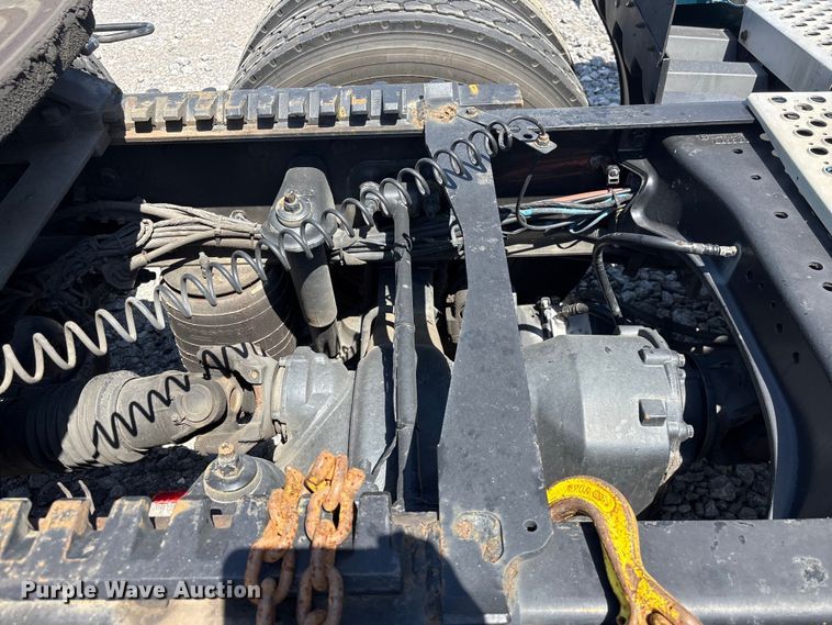 image for item YA3859 2021 Kenworth T680 semi truck