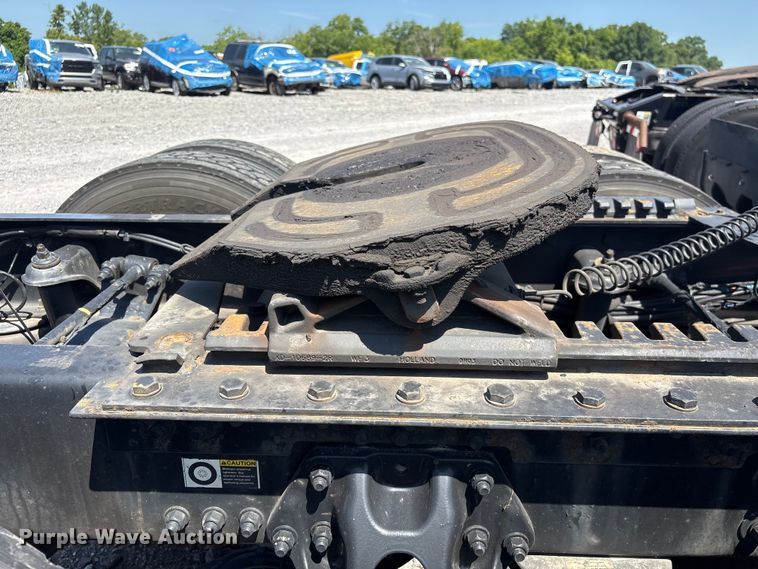 image for item YA3859 2021 Kenworth T680 semi truck