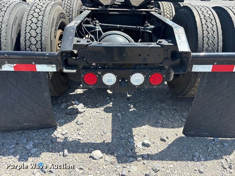 image for item YA3859 2021 Kenworth T680 semi truck