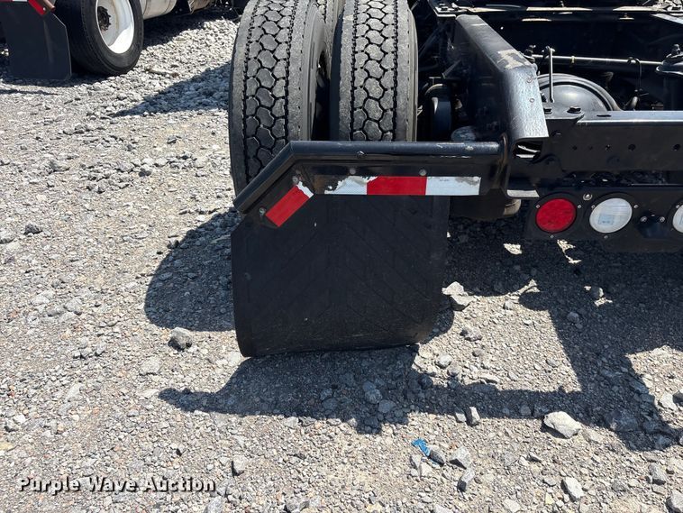 image for item YA3859 2021 Kenworth T680 semi truck