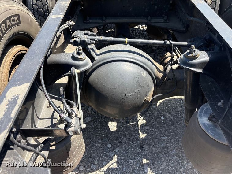 image for item YA3859 2021 Kenworth T680 semi truck