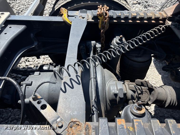 image for item YA3859 2021 Kenworth T680 semi truck