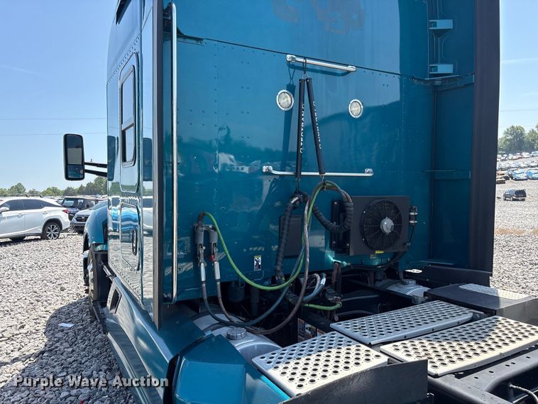 image for item YA3859 2021 Kenworth T680 semi truck