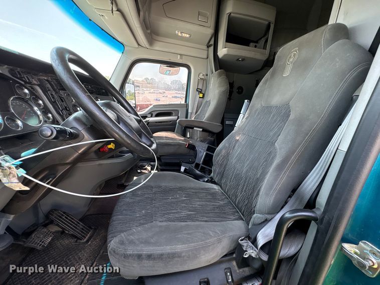 image for item YA3859 2021 Kenworth T680 semi truck