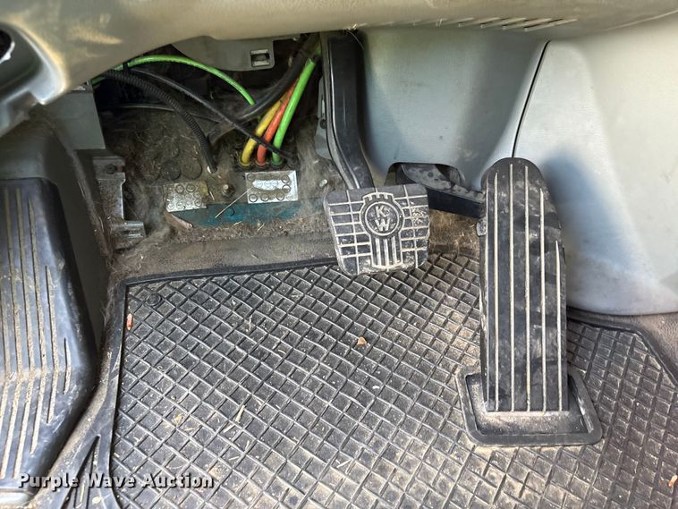 image for item YA3859 2021 Kenworth T680 semi truck