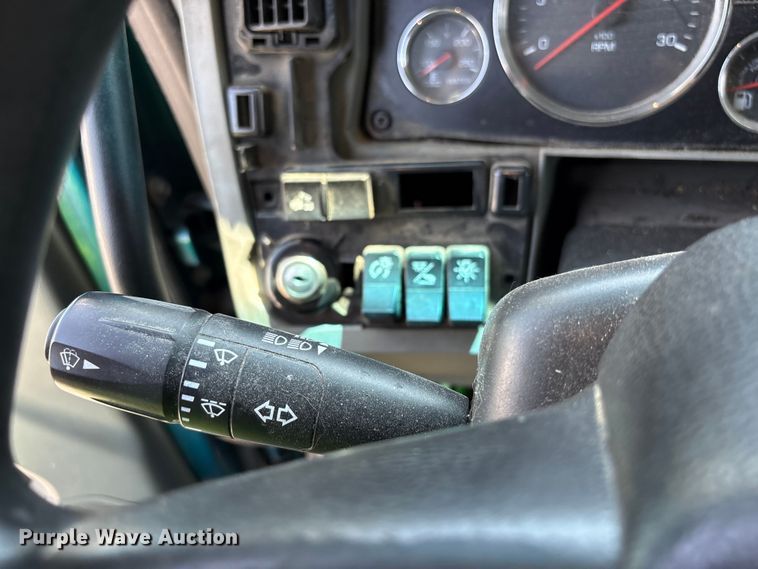 image for item YA3859 2021 Kenworth T680 semi truck