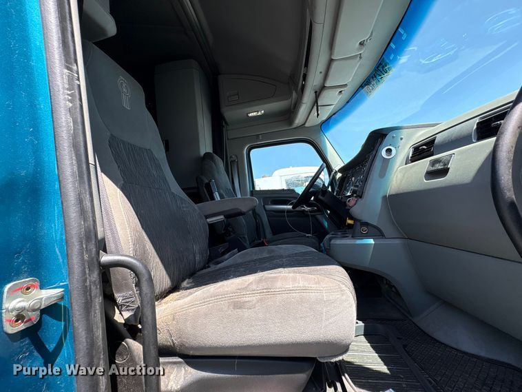 image for item YA3859 2021 Kenworth T680 semi truck