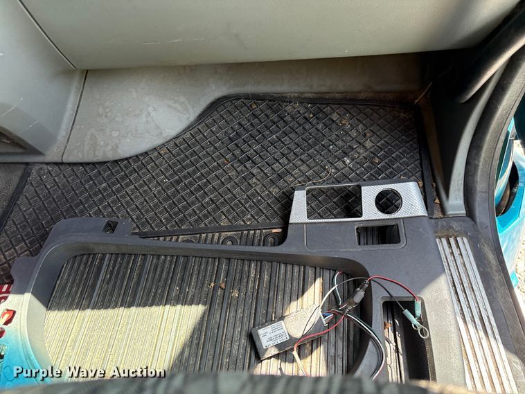 image for item YA3859 2021 Kenworth T680 semi truck