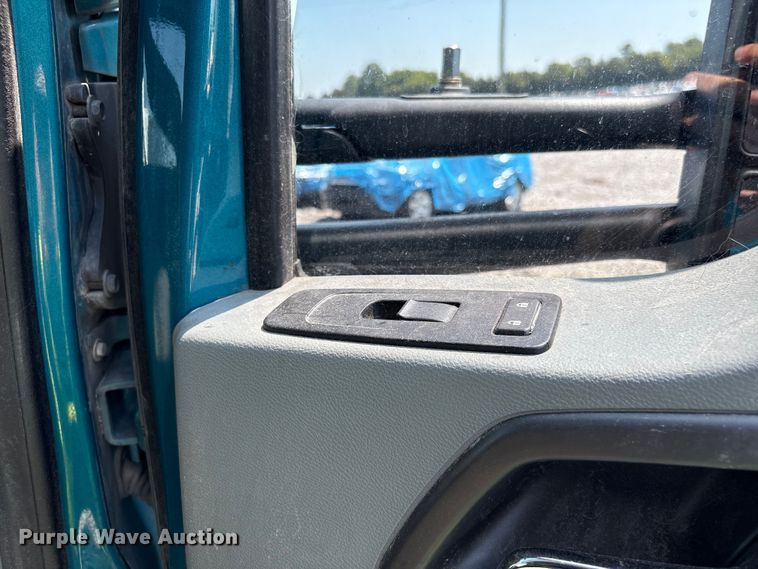 image for item YA3859 2021 Kenworth T680 semi truck